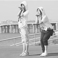 2016最新版qq姐妹黑白头像图片