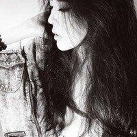 忧伤的女生黑白头像不带字图片