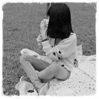 忧伤的女生黑白头像不带字图片