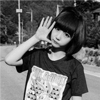 精选网络热门的qq女生黑白头像