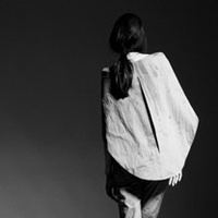 精选网络热门的qq女生黑白头像