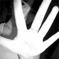 精选网络热门的qq女生黑白头像