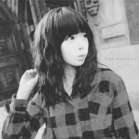 精选网络热门的qq女生黑白头像