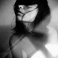 精选网络热门的qq女生黑白头像