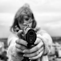 精选网络热门的qq女生黑白头像