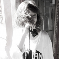 精选网络热门的qq女生黑白头像