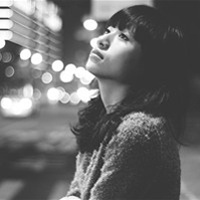 精选网络热门的qq女生黑白头像