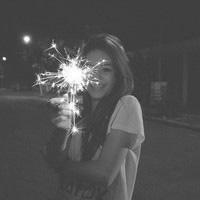 精选网络热门的qq女生黑白头像