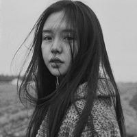 精选网络热门的qq女生黑白头像