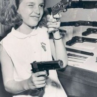 精选网络热门的qq女生黑白头像