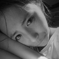 精选网络热门的qq女生黑白头像