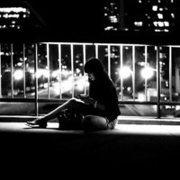 精选网络热门的qq女生黑白头像