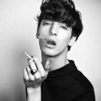 冷酷又帅气的欧美男生头像图片