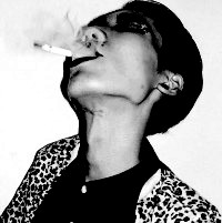 欧美黑白风格帅哥头像图片