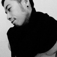 欧美黑白风格帅哥头像图片