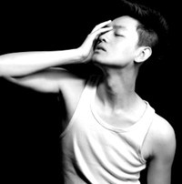 欧美黑白风格帅哥头像图片