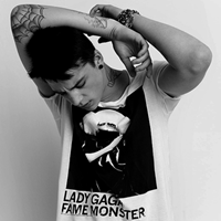 欧美黑白风格帅哥头像图片