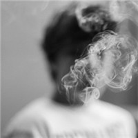 欧美黑白风格帅哥头像图片