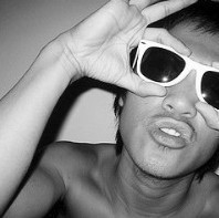 欧美黑白风格帅哥头像图片