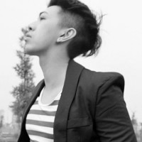 欧美黑白风格帅哥头像图片