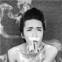 欧美黑白风格帅哥头像图片