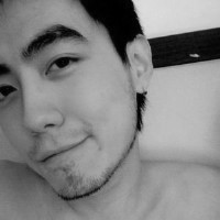 欧美黑白风格帅哥头像图片