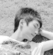 黑白风格男生唯美意境头像图片