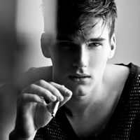 黑白风格男生唯美意境头像图片