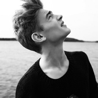 黑白风格男生唯美意境头像图片