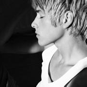 黑白风格男生唯美意境头像图片