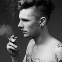 孤独如我i男生黑白带字头像