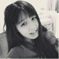 最新有气质的美女黑白头像图片