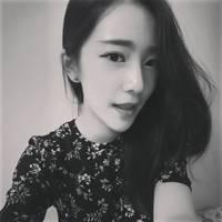 最新有气质的美女黑白头像图片