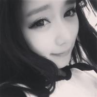 最新有气质的美女黑白头像图片