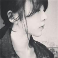 最新有气质的美女黑白头像图片