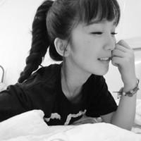 最新有气质的美女黑白头像图片