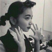 最新有气质的美女黑白头像图片