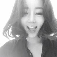 最新有气质的美女黑白头像图片