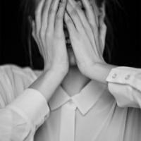 最新版唯美意境女生黑白头像