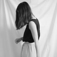 最新版唯美意境女生黑白头像