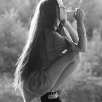 最新版唯美意境女生黑白头像