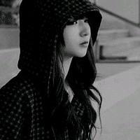 单身女生伤感带字黑白头像图片