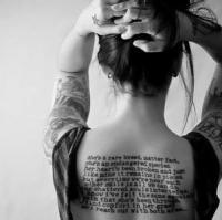 单身女生伤感带字黑白头像图片