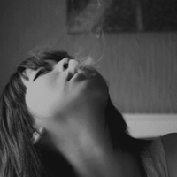 黑白系列伤感意境女生头像素材