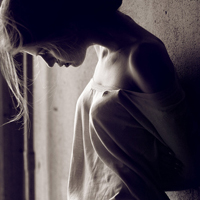 黑白系列伤感意境女生头像素材