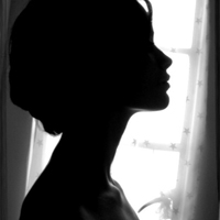 黑白系列伤感意境女生头像素材