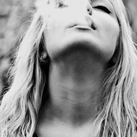 黑白系列伤感意境女生头像素材