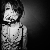 黑白系列伤感意境女生头像素材