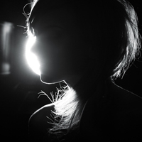 黑白系列伤感意境女生头像素材