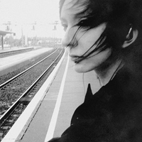 黑白系列伤感意境女生头像素材